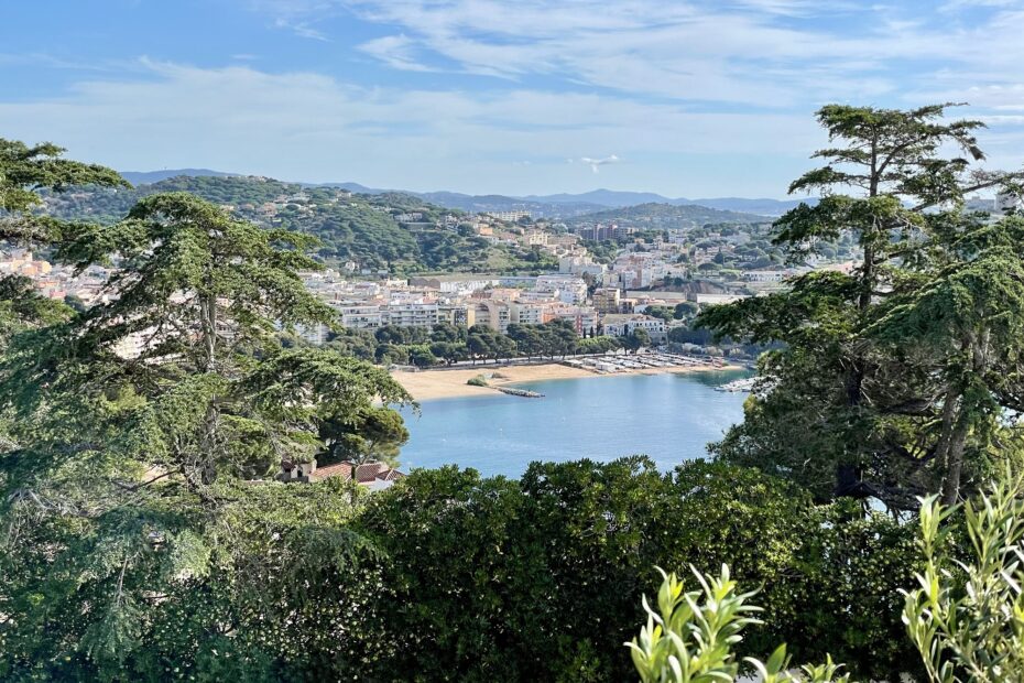 Sant Feliu de Guíxols vu depuis l'ermitage de Sant Elm