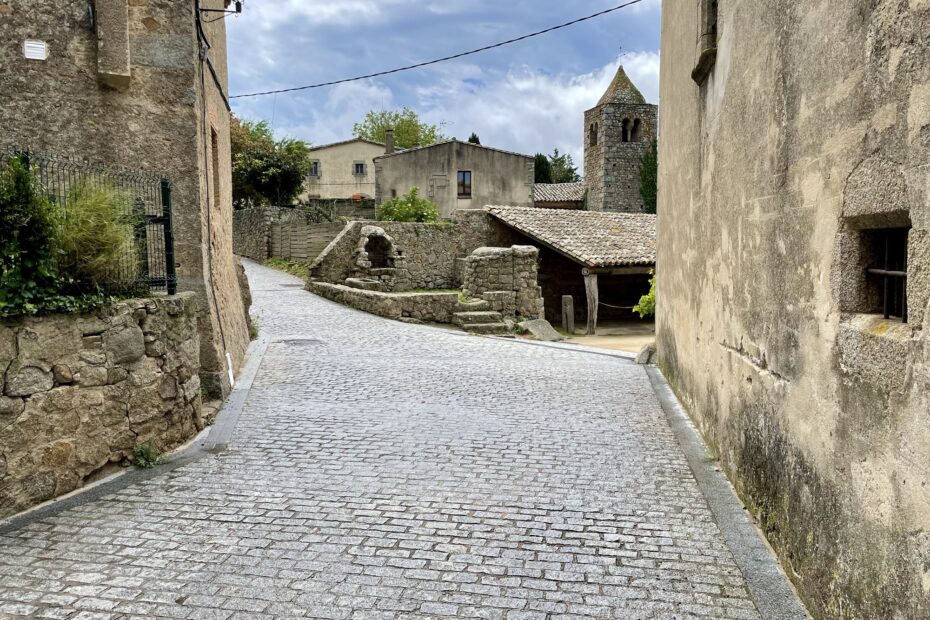 L’entrée du village de Romanya de la Selva