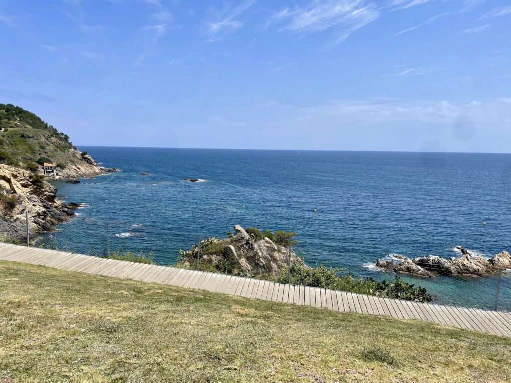 La vue sur la mer en arrivant à Palamos