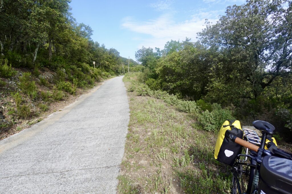 La montée entre Maureilla et le col de Panissars