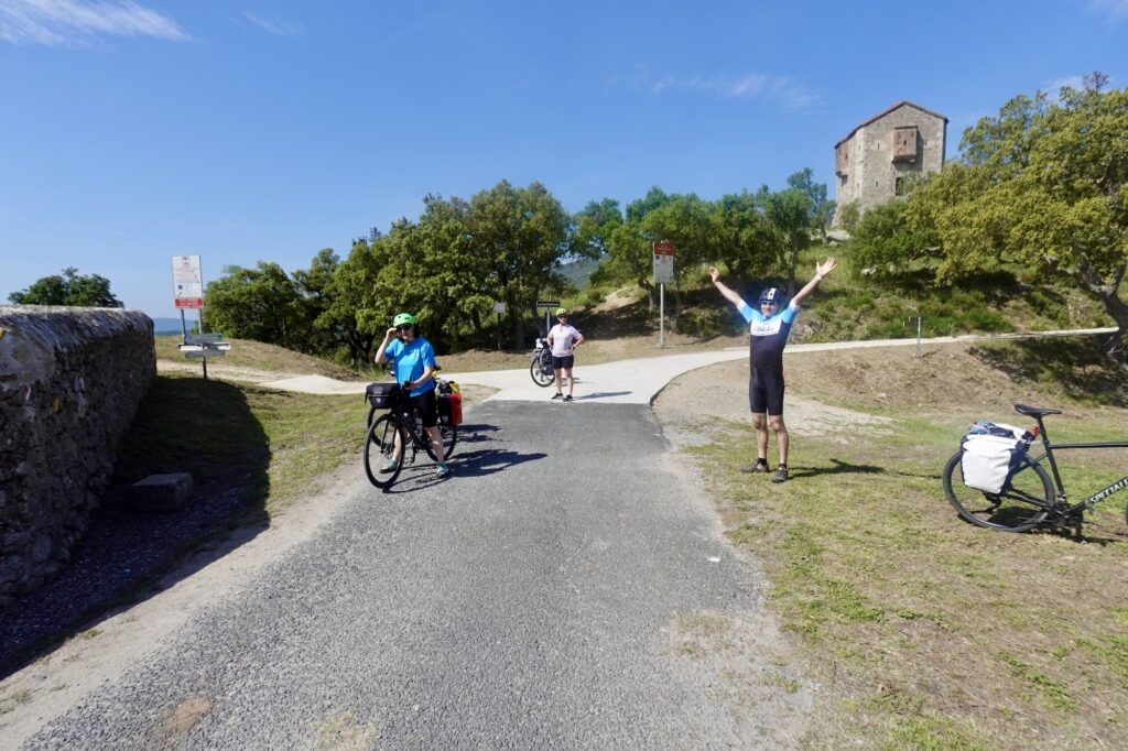 Heureux d'être arrivé au col de Panissars