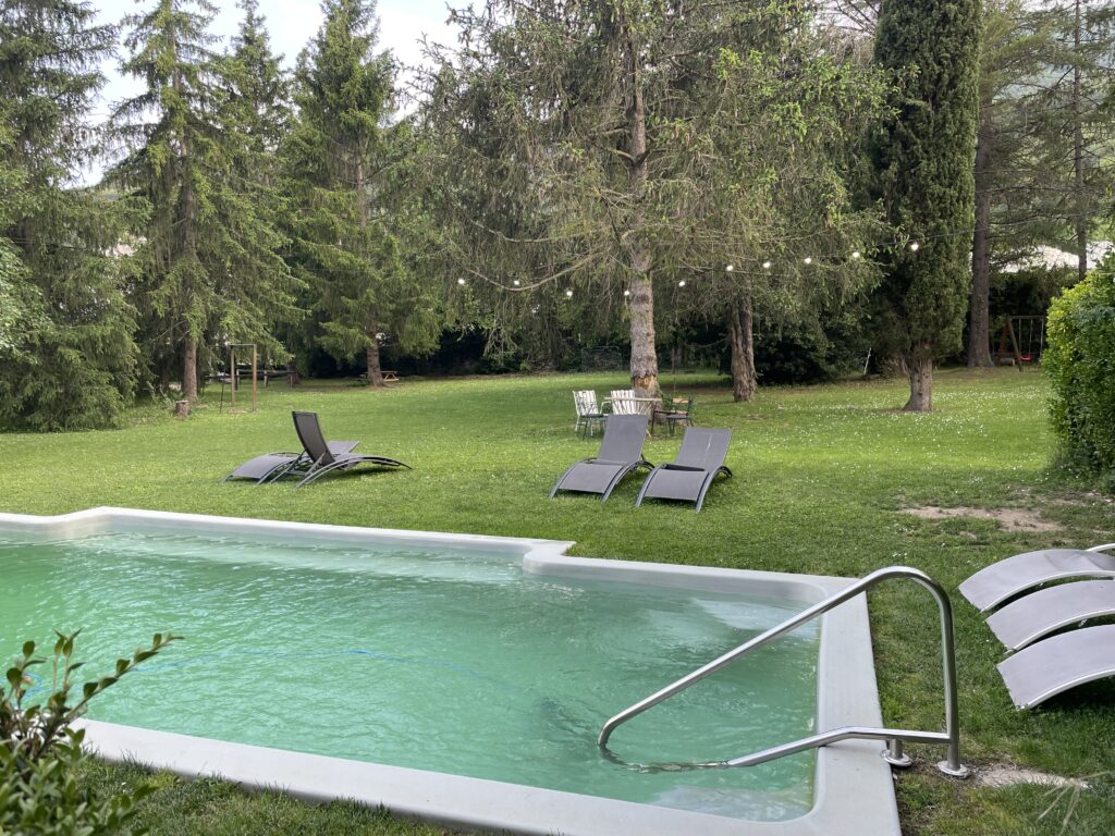 La piscine rafraîchissante après une journée de vélo